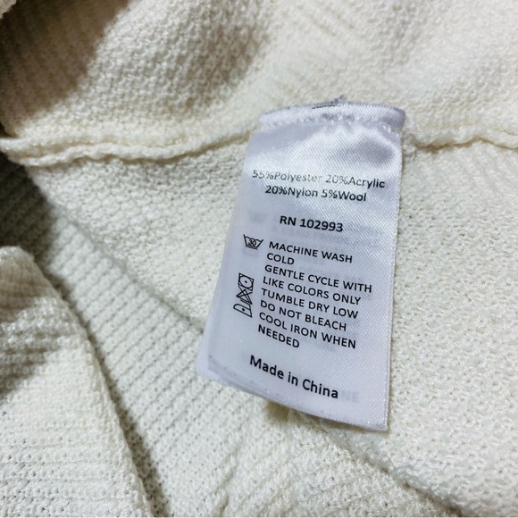 Derek Lam Collective Asymmetrical White V-Neck Sweater Sz-XSmall - Picture 6 of 6